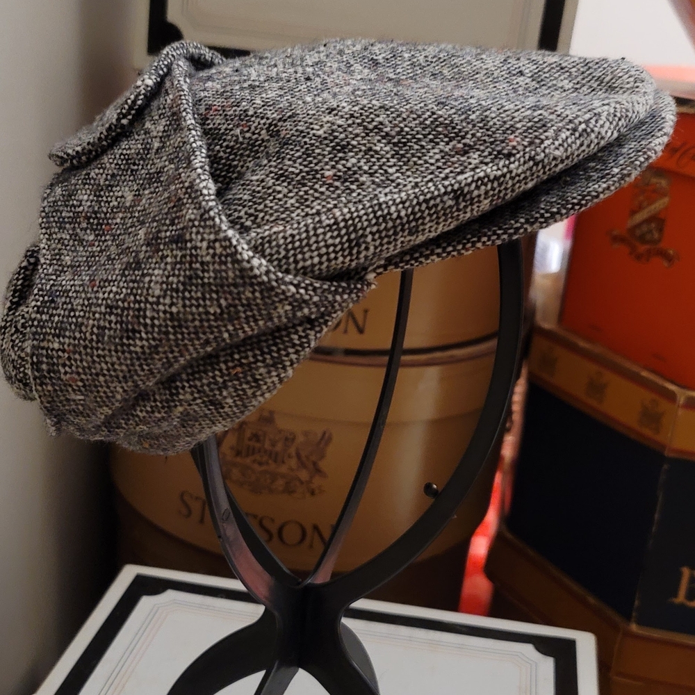 Stylish Gray Tweed Flat Cap